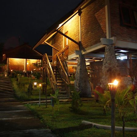 Disaster Oasis Hotell Kaliurang Exteriör bild