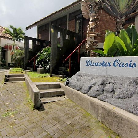Disaster Oasis Hotell Kaliurang Exteriör bild