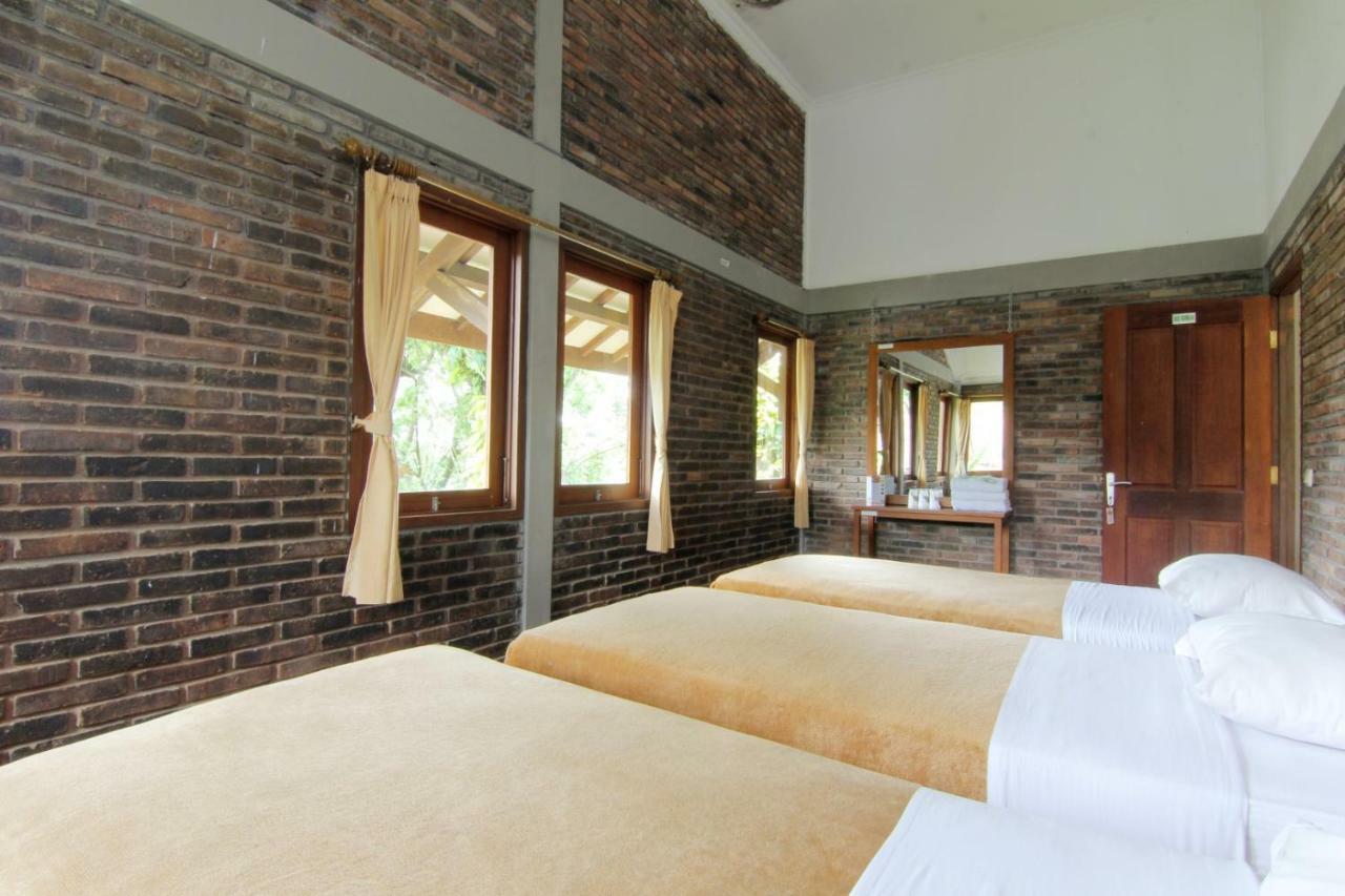 Disaster Oasis Hotell Kaliurang Exteriör bild
