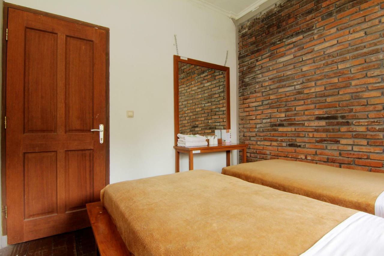 Disaster Oasis Hotell Kaliurang Exteriör bild
