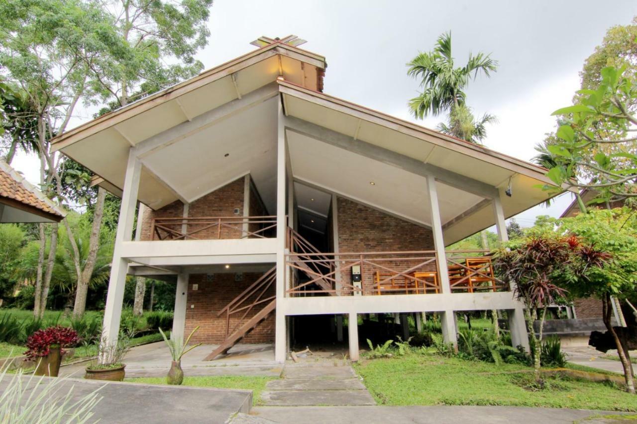 Disaster Oasis Hotell Kaliurang Exteriör bild