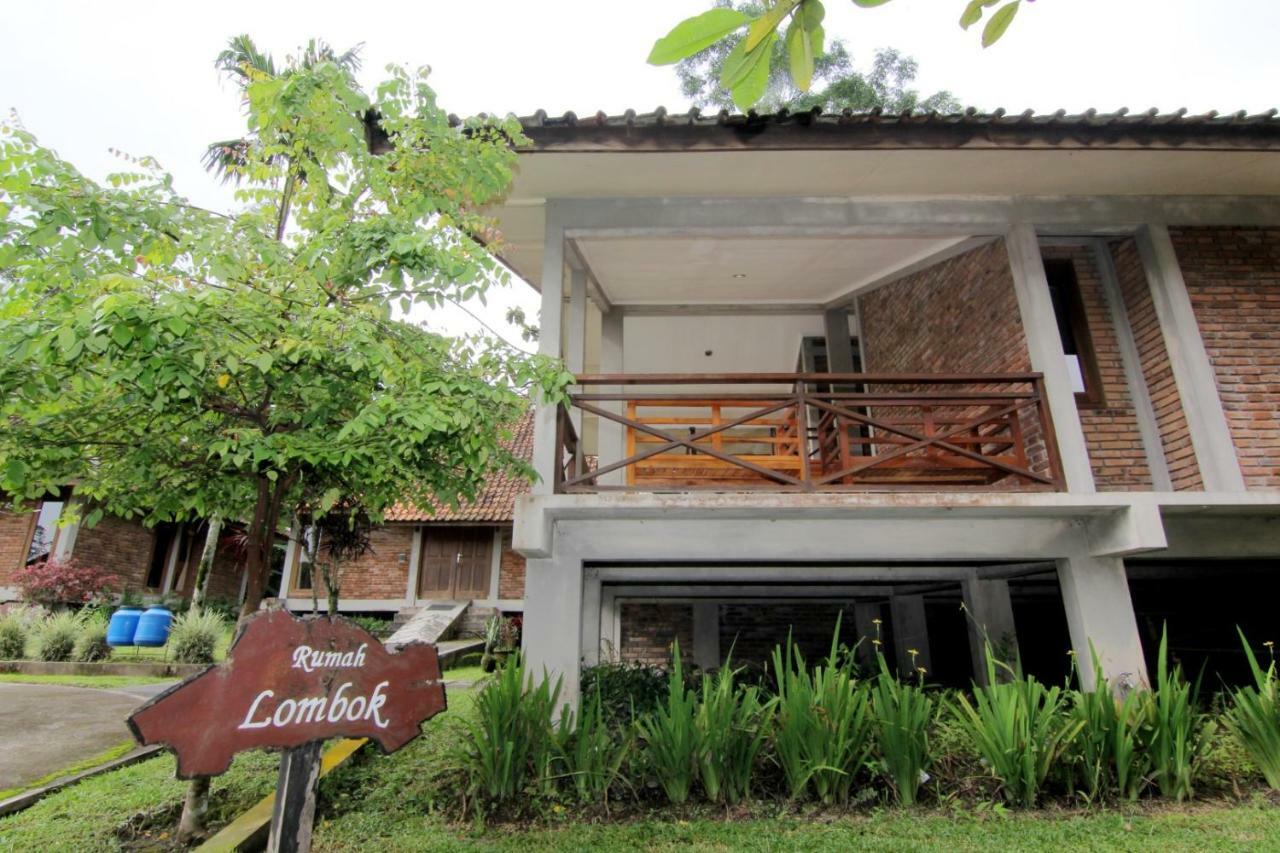 Disaster Oasis Hotell Kaliurang Exteriör bild
