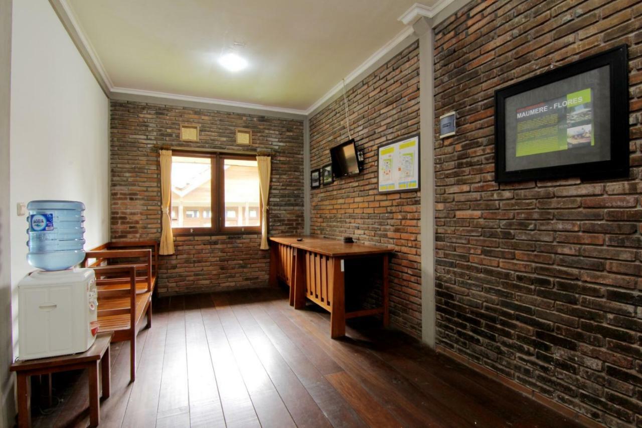 Disaster Oasis Hotell Kaliurang Exteriör bild